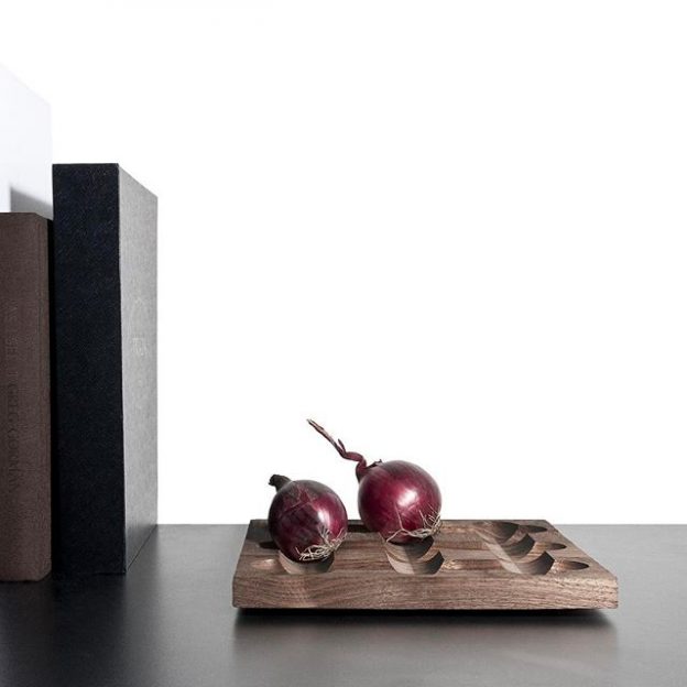 #cult #tray #wood #straightdesign #scandinaviandesign #furniture #productdesign #sweden #stockholm #cnc #madeinsweden #onion