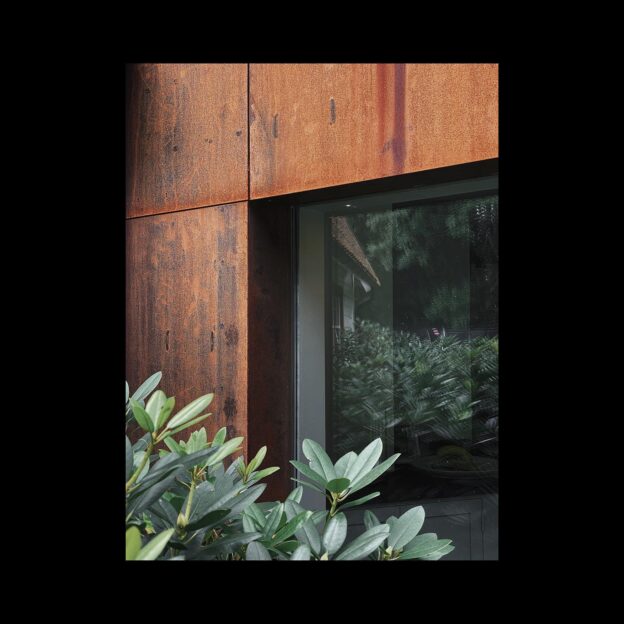 Corten steel on the rebuilt extension at Säflacka Gård.