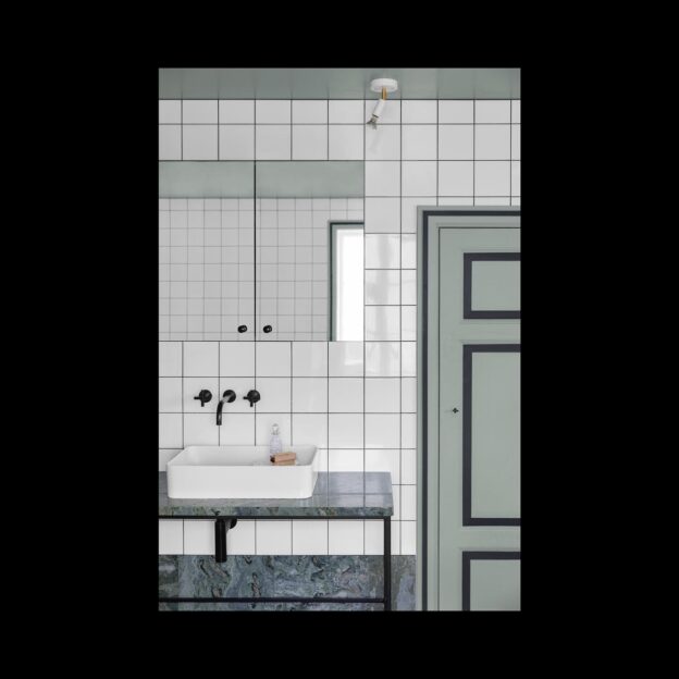 Details of green inspired by the surrounding marble.