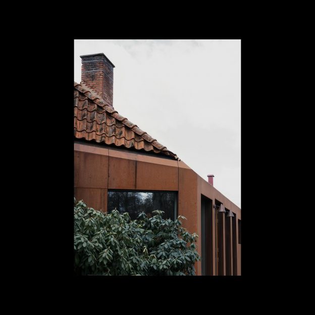 The extended facade of Säflacka covered in weathering steel. A modern addition to the house built 1840.Photo: Mathilda Werngren